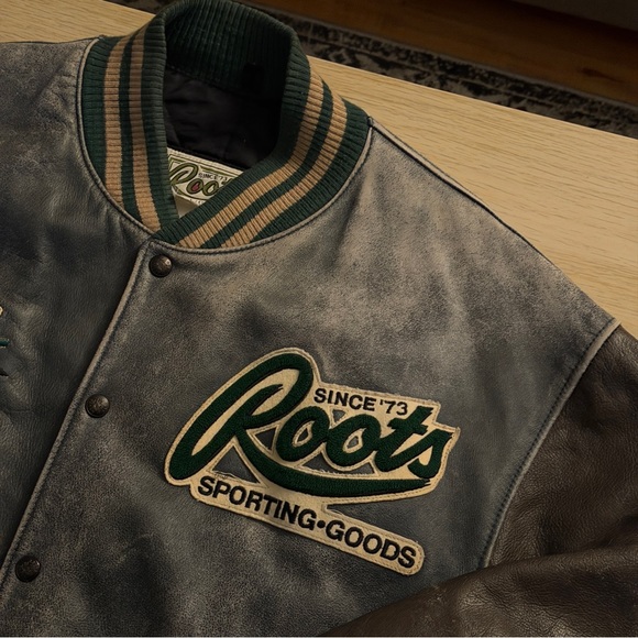 90s Roots Canada Leather Patina Varsity Distressed Size Large - Picture 3 of 7